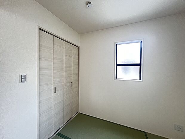 【2号棟】客間やお子様の遊び場にも便利な和室空間