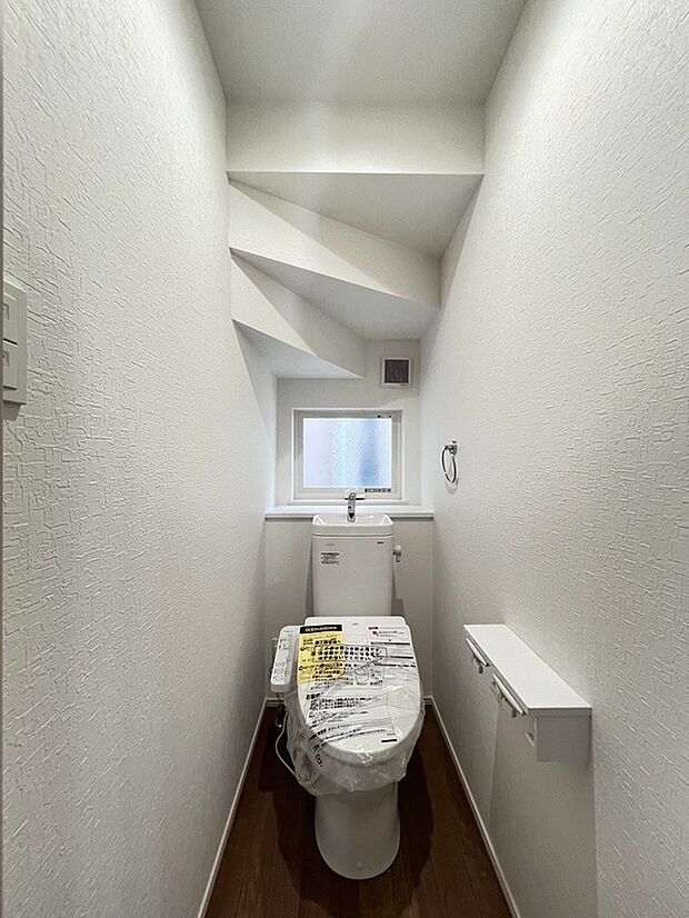 【１号棟　トイレ】温水洗浄便座付きトイレ