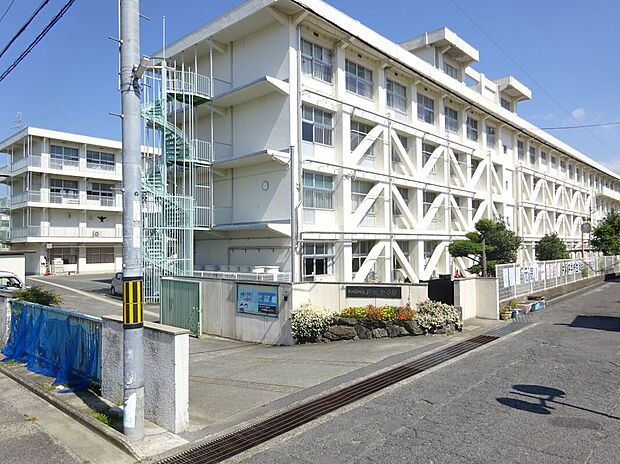 片塩中学校（約1,300m）