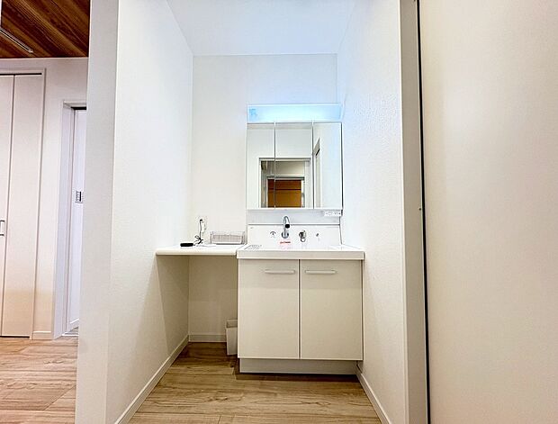 【洗面台】カウンターのある洗面化粧台