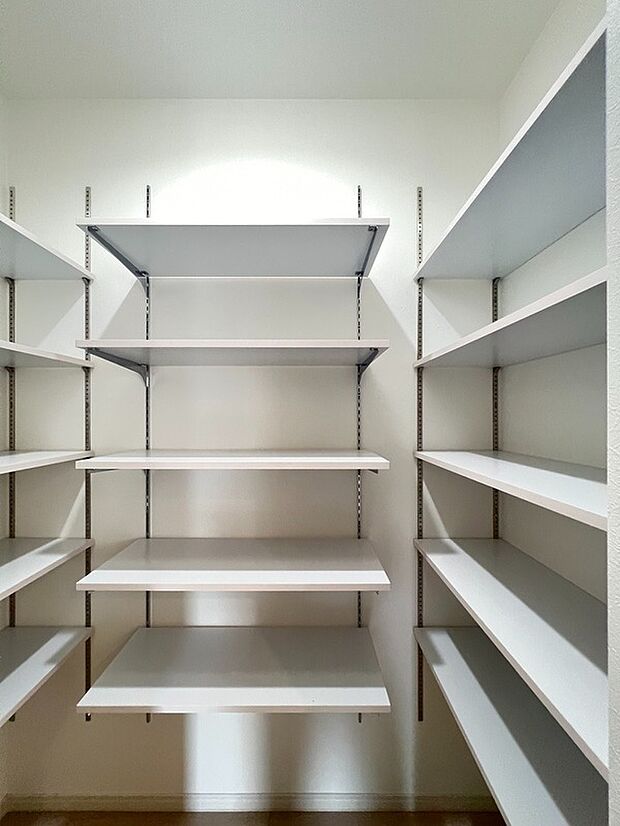 【パントリー】まとめ買いも安心の大容量パントリー