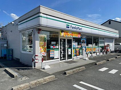 ファミリーマート 橿原五条野店 635ｍ(徒歩8分)