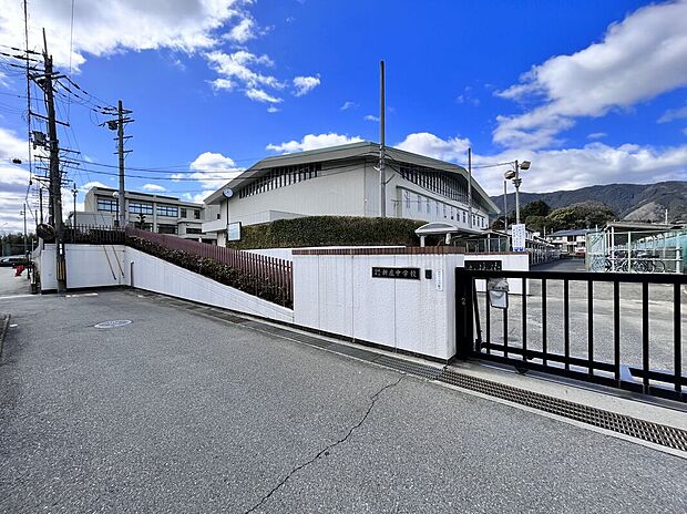 葛城市立新庄中学校（約2,700m）