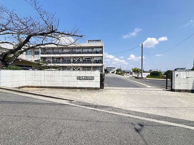 広陵町立広陵西小学校(約1,686m)