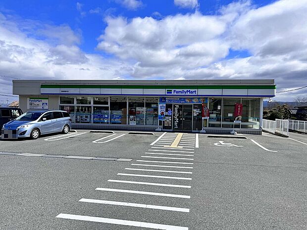 ファミリーマート葛城南藤井店(約1,150m)
