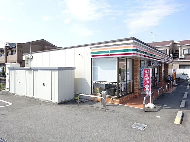 セブンイレブン 橿原新口町店(約449m)