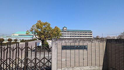 広陵町立広陵中学校 876ｍ