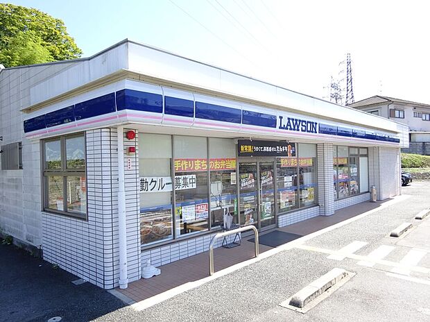 ローソン 橿原川西町店(約779m)