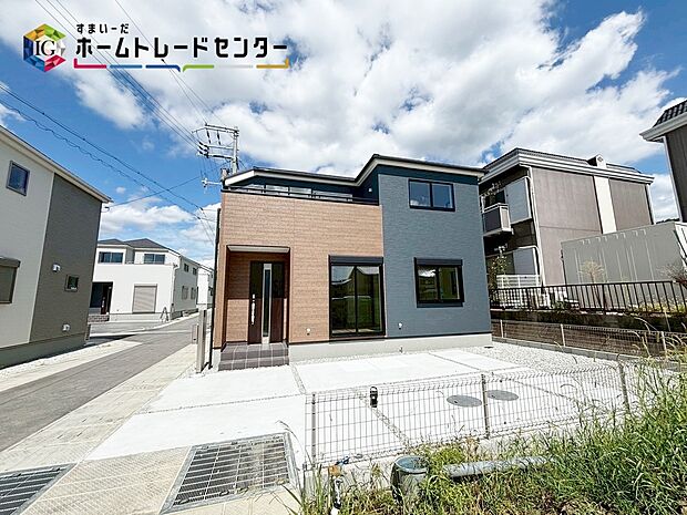 【外観写真】※3号棟
一戸建ての大きなメリットは、「自分の土地」を自由に使えること。好きなペットとの暮らし、ガーデニングやＤＩＹ、車やバイクの手入れなど様々な趣味を楽しめます♪