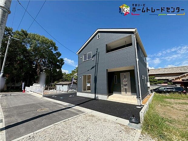 【現地外観写真】※2号棟
一戸建ての大きなメリットは、「自分の土地」を自由に使えること♪好きなペットが飼えるほか、ガーデニングやDIY、車やバイクの手入れなど様々な趣味を楽しめます♪