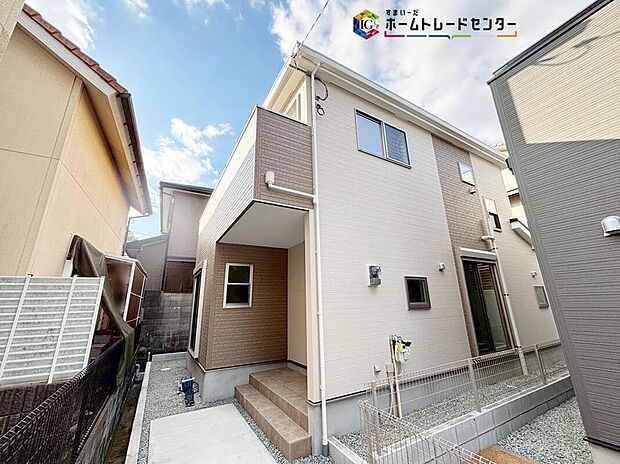 【外観】
資料送付・ご見学即対応！建物完成しておりますので、室内ご内覧いただけます♪ご不明点等、スタッフがしっかりと説明させていただきますので、安心して現地をご覧ください♪