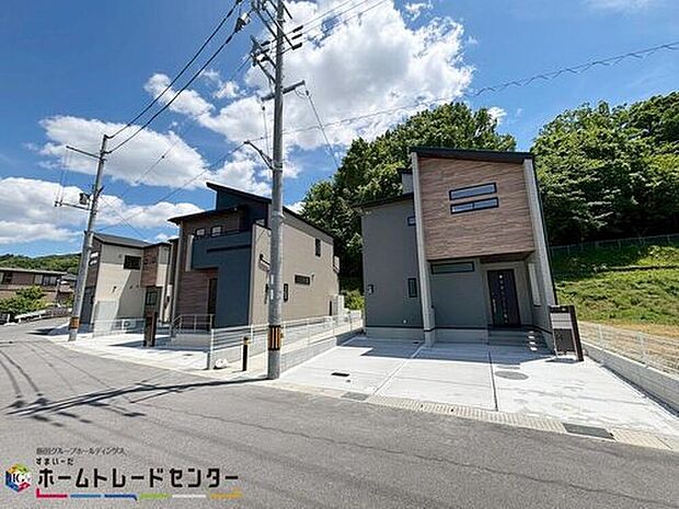 【現地外観写真】
全３棟♪近鉄「萩の台」駅まで徒歩５分♪駅チカなので、毎日余裕をもって通勤・通学出来る立地です♪カースペースは２台分可能です♪