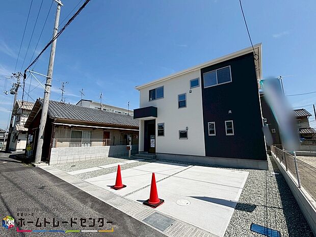 【現地外観写真】一戸建ての大きなメリットは、「自分の土地」を自由に使えること。好きなペットとの暮らし、ガーデニングやDIY、車やバイクの手入れなど様々な趣味を楽しめます♪