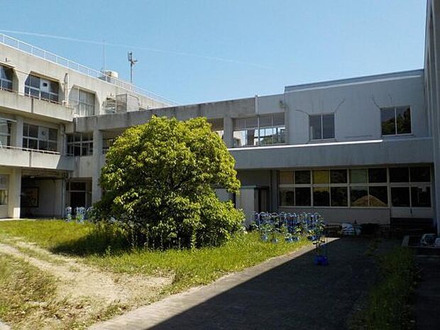 生駒市立生駒東小学校（約700m）