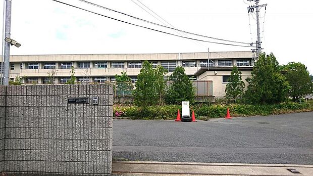 生駒市立大瀬中学校（約750m）