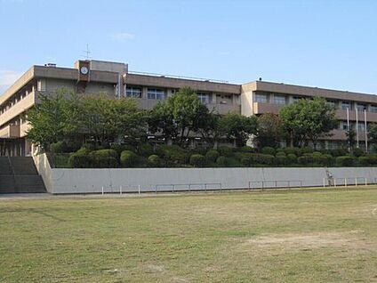 生駒市立鹿ノ台小学校 391m (徒歩約5分)