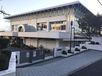 生駒市立鹿ノ台中学校 625m (徒歩約8分)