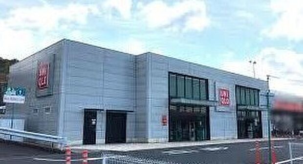 ユニクロ生駒店（約3,000m）