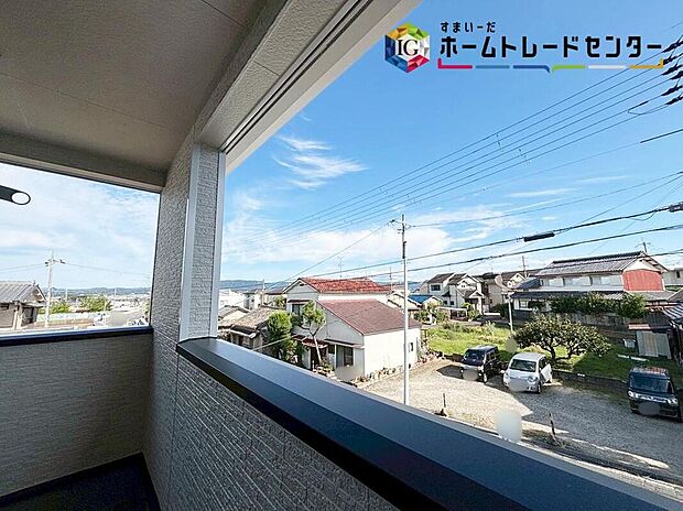 【住戸からの眺望写真】住環境良好な人気の住居専用地域です♪周辺には、採光を遮る高層建築物がございませんので、空が広く大きく感じます♪