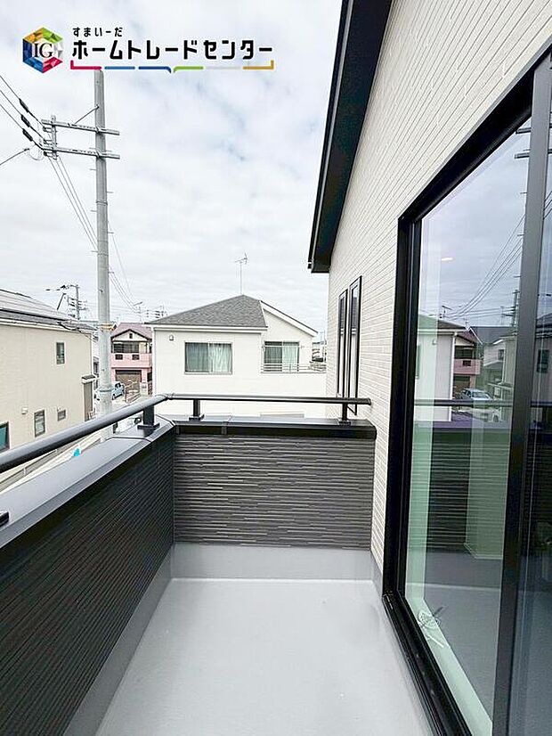 【【バルコニー】】2つ目のバルコニー♪大きく広がる青空を眺めながら日光浴など、プライバシーを守りながら豊かな時を過ごせます♪