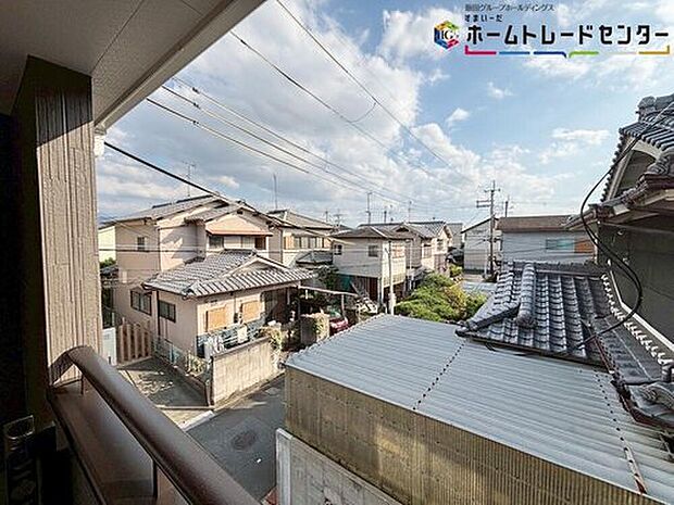 【【住戸からの眺望】】周辺は閑静な住宅地となっております。風通しも良く穏やかな時間をお過ごしいただけます。


