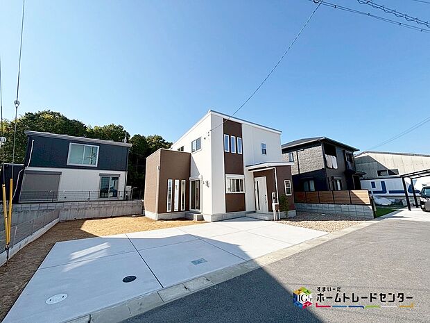 【現地外観写真(5号棟)】今なら選べる全5通りの多彩な間取り♪ライフスタイルに合わせて最適なお家をご購入頂けます♪現地をご覧いただきながら、住まいの夢をお聞かせください♪