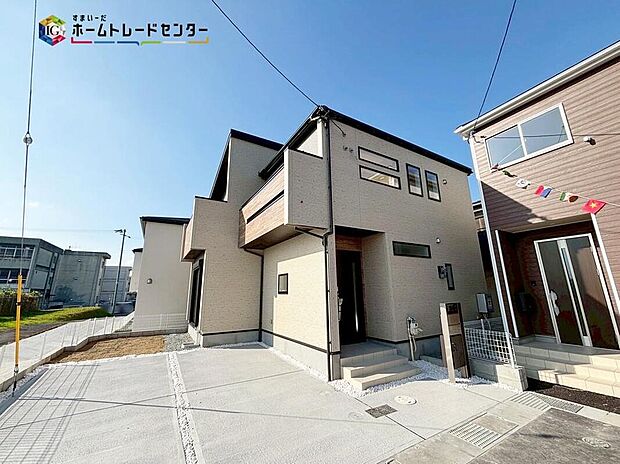 【現地外観写真】※1号棟
資料送付・ご見学即対応！建物完成しておりますので、室内ご内覧いただけます♪ご不明点等、スタッフがしっかりと説明させていただきますので、安心して現地をご覧ください♪