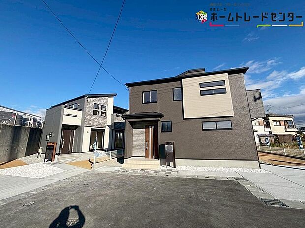 【現地外観写真】一戸建ての大きなメリットは、「自分の土地」を自由に使えること♪好きなペットが飼えるほか、ガーデニングやDIY、車やバイクの手入れなど様々な趣味を楽しめます♪