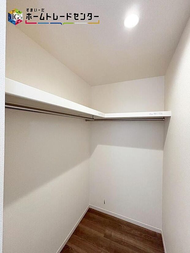 【収納】収納力豊富なウォークインクローゼットを設置♪洋服や小物類だけでなく、スーツケースやレジャー用品などの大きな物までたっぷり収納出来ます♪