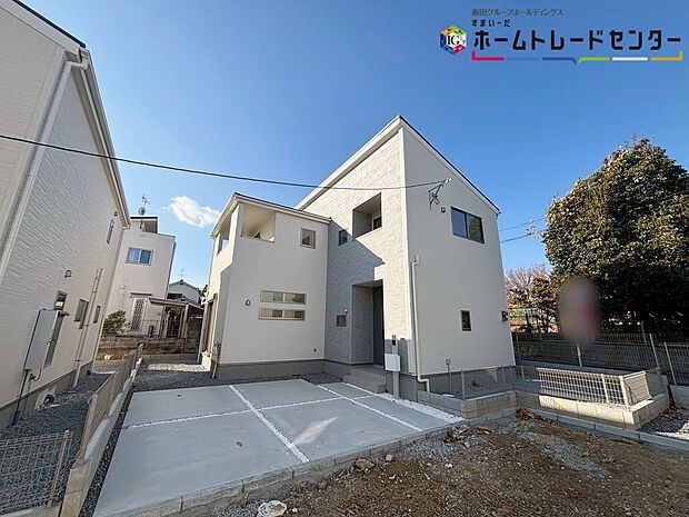 【現地外観写真】※3号棟
一戸建ての大きなメリットは、「自分の土地」を自由に使えること♪好きなペットが飼えるほか、ガーデニングやＤＩＹ、車やバイクの手入れなど様々な趣味を楽しめます♪