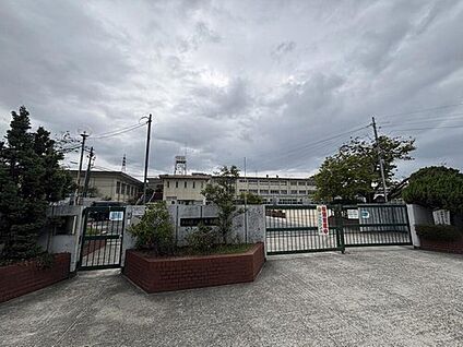 奈良市立三碓小学校 1290m(徒歩17分)