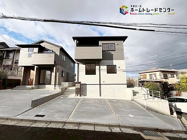 【【現地外観写真】※2号棟】全2棟の個性あふれる間取りの分譲地☆お好みのお住まいが見つかります♪充実の収納と機能性を兼ね揃えた見どころ満載の現地は毎週土日祝内覧会開催中！お気軽にお問い合わせください♪