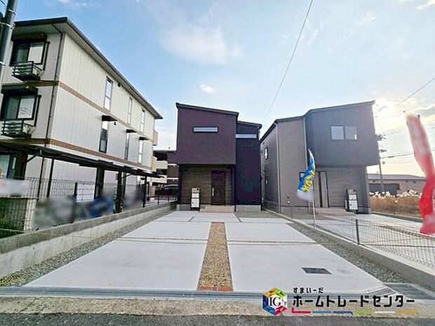 【現地外観写真】近鉄奈良線「新大宮」駅まで徒歩23分♪カースペースは2台分可能です♪完成済み、実物をじっくりチェックできます♪