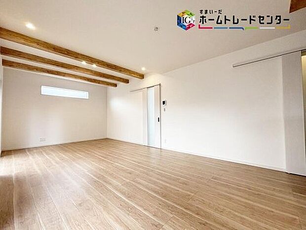 【【リビング】】広々としたLDKに、自分好みのインテリアでレイアウト。季節ごとに模様替えなども、楽しみの一つとなりそうです。