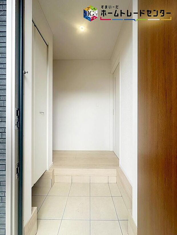 【【玄関】※2号棟】玄関にはたっぷり収納の下駄箱を完備♪玄関をスッキリと保つことができ、来客時も安心です♪