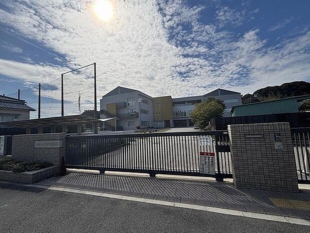 生駒市立生駒北小学校（約1,080m）