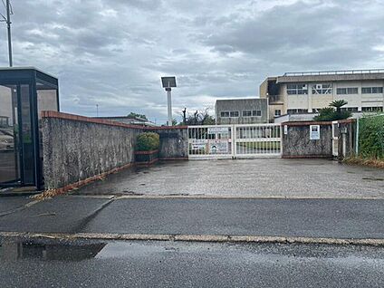 斑鳩町立斑鳩西小学校 1420m(徒歩18分)