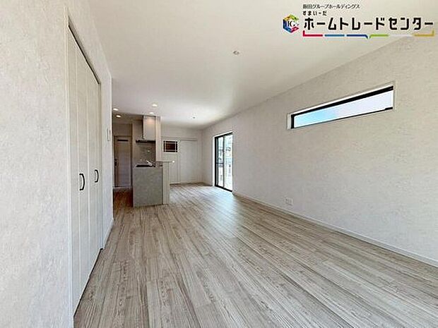 【リビング】広々としたLDKに、自分好みのインテリアでレイアウト。季節ごとに模様替えなども、楽しみの一つとなりそうです。