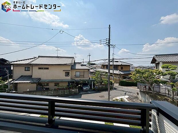 【【バルコニーからの眺望】】周辺は閑静な住宅地となっております。風通しも良く穏やかな時間をお過ごしいただけます。