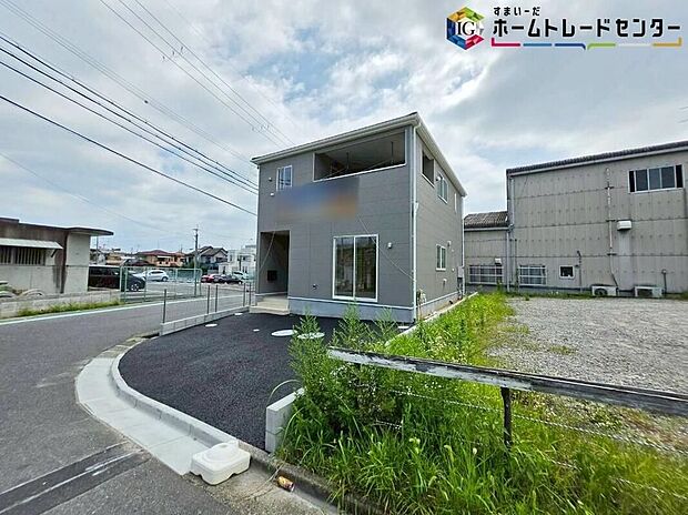【現地外観写真】建物周辺は遮るものもなく眺望も良好♪風通しも良く穏やかな時間をお過ごしいただけます。