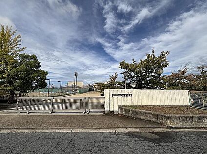 橿原市立八木中学校 1300m(徒歩17分)