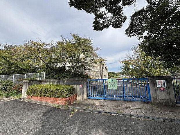 大和郡山市立矢田小学校(約1,300m)