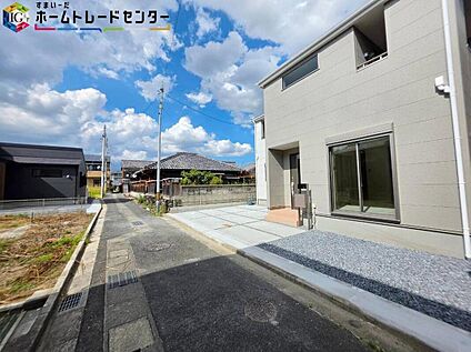【前面道路含む現地写真】