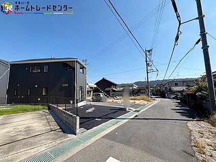 【前面道路含む現地写真】