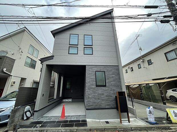 【外観】
モダンでSTYLISHな外観デザインの全２棟です。
※2025年12月20日 撮影