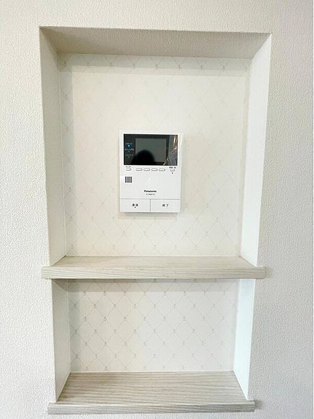 【モニター付きインターホン】リビングにはおしゃれなニッチがあります