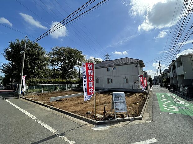 【【現地写真】】【前面道路写真】
車通りが少なく、歩行者も安心してご通行いただけます。
