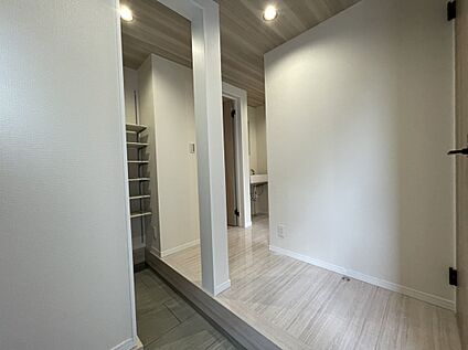 【玄関/2号棟】