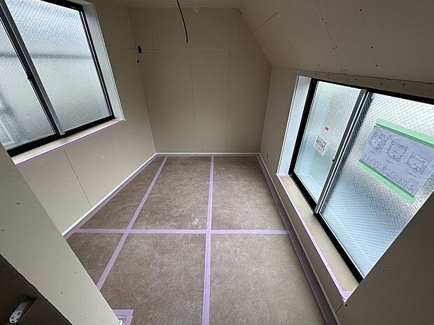 【3階洋室】只今懸命に建築中です。