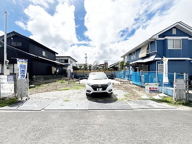 かえるホームの新築2階建て建築予定地。収納充実で家族構成やライフスタイルに合わせやすく嬉しい間取り。快適な住空間を実現。無理のない価格で、毎日帰りたくなるマイホームをお届けします。